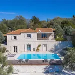 Kallista House Kourtaiika