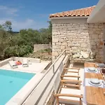 Vila Kallista House *